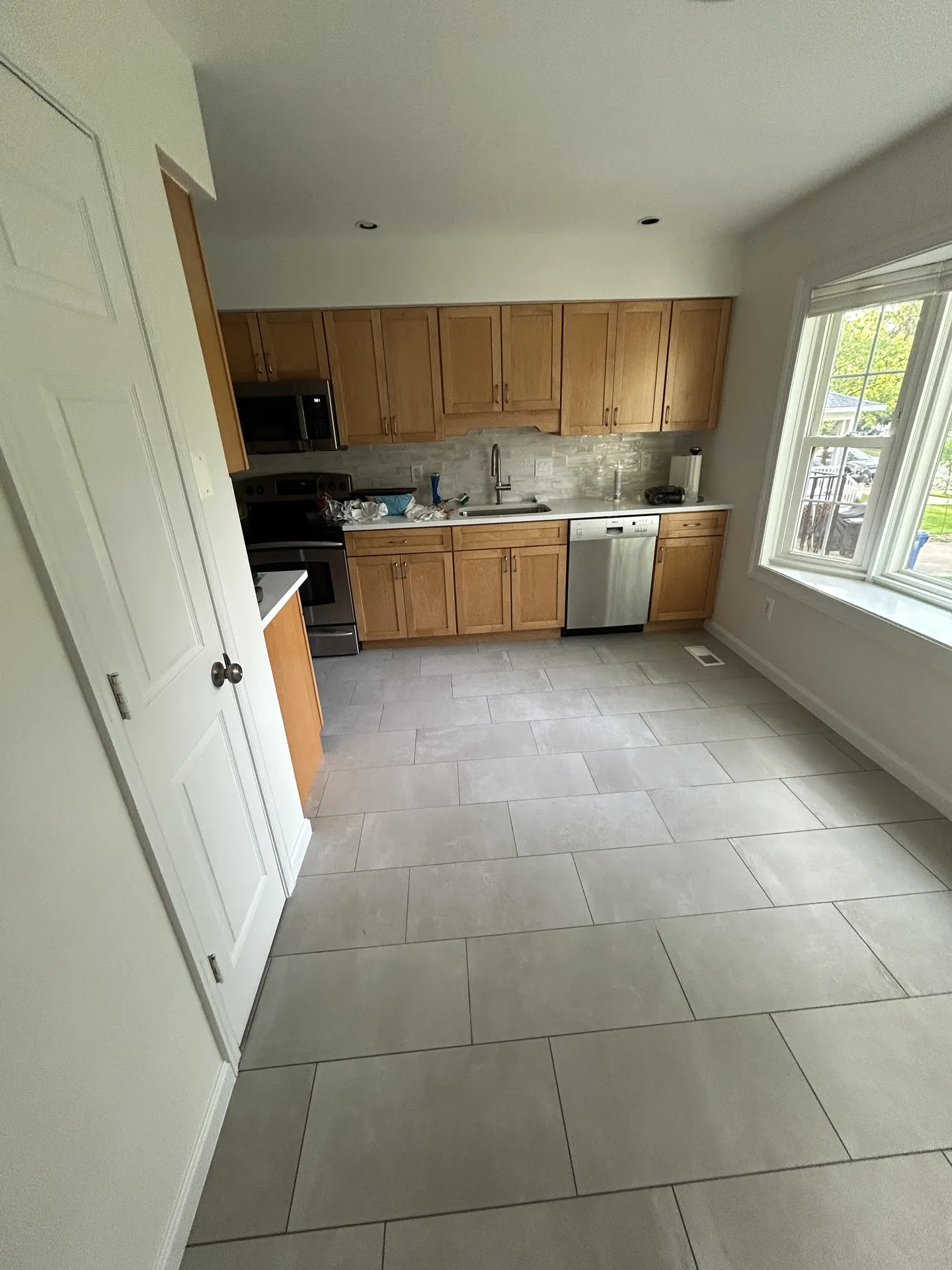 Countertops, backsplash & floor tile in Alexandria, VA by Kitchen Design Center